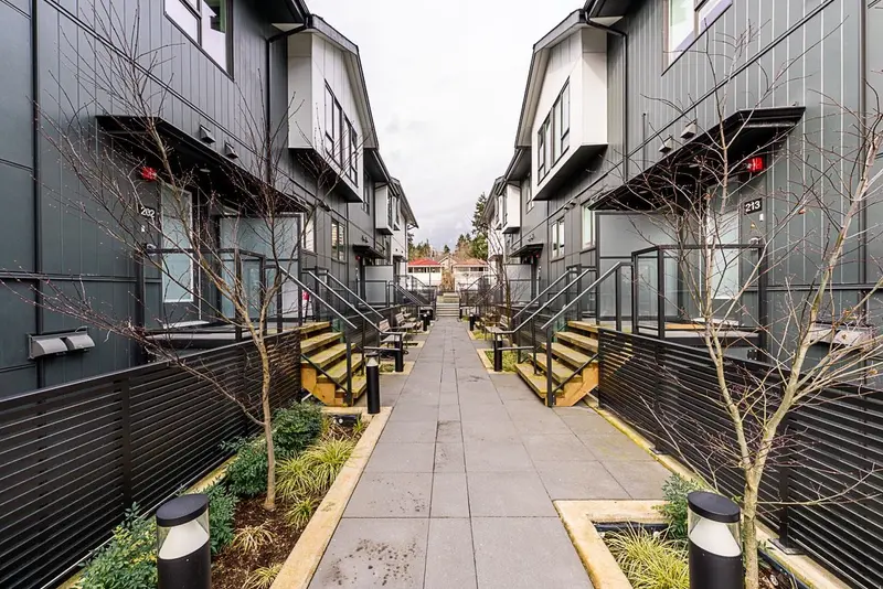 207 7161 17TH AVENUE - photo 3 of 25