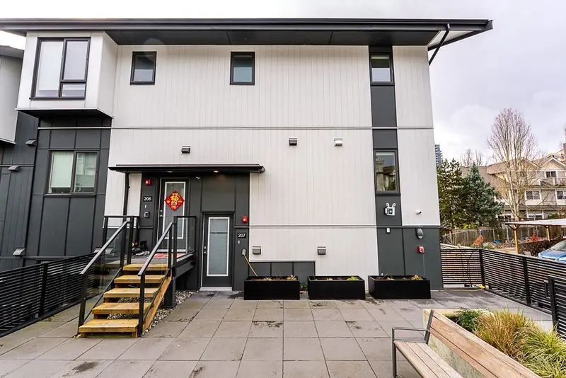 207 7161 17TH AVENUE - photo 4 of 25