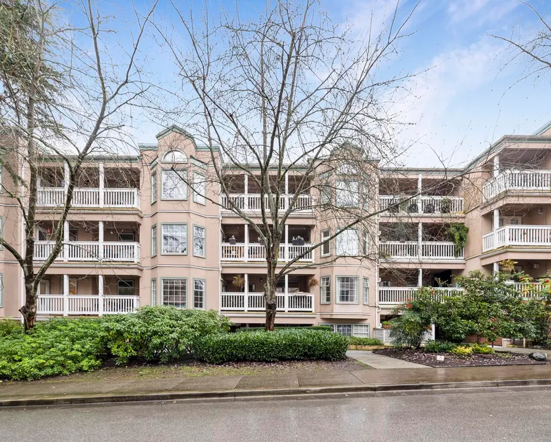 103 828 GILFORD STREET - photo 2 of 25