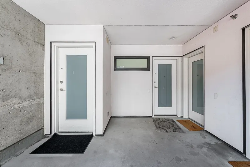 401 370 CARRALL STREET - photo 3 of 23