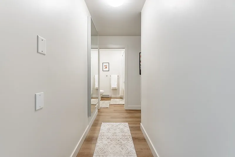 401 370 CARRALL STREET - photo 4 of 23