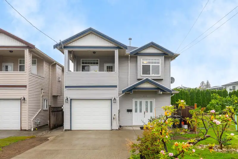 7489 ROSEWOOD STREET - photo 1 of 21