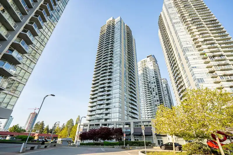 806 13688 100 AVENUE - photo 1 of 24