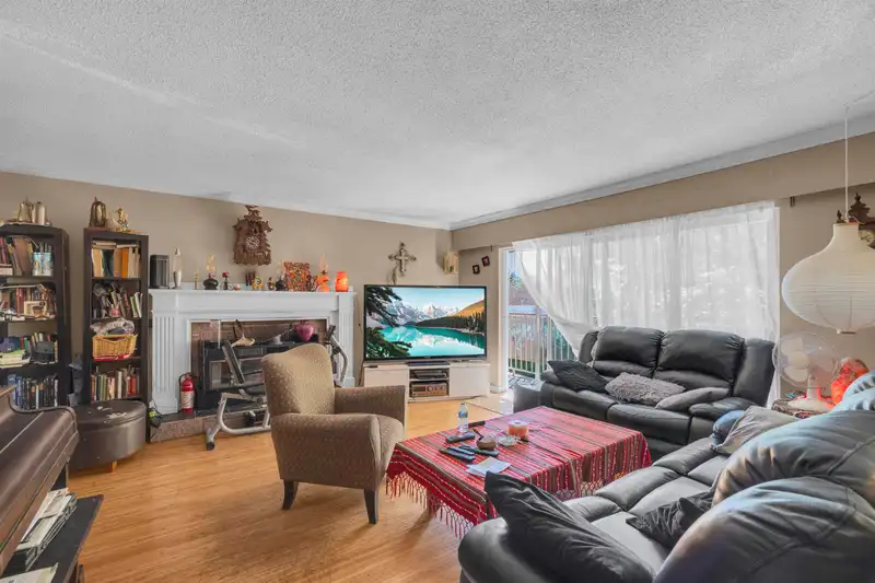 1825 BRUNETTE AVENUE - photo 4 of 30