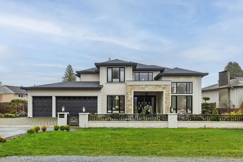 8580 CAMDEN CRESCENT - photo 1 of 25