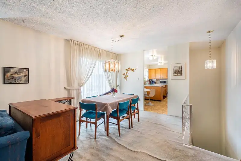 6011 MARA CRESCENT - photo 4 of 33
