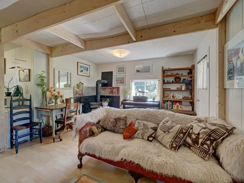 947 NORTH ROAD - photo 4 of 25