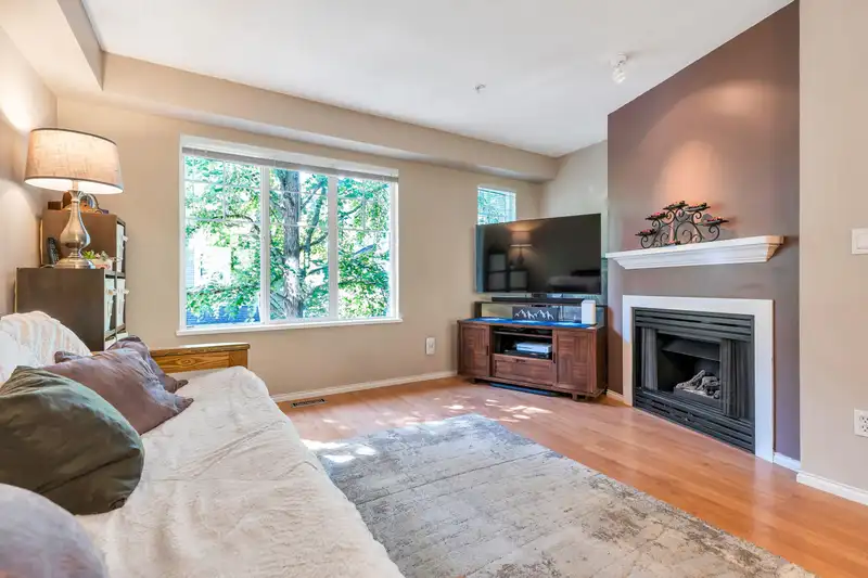 30 20176 68 AVENUE - photo 4 of 24