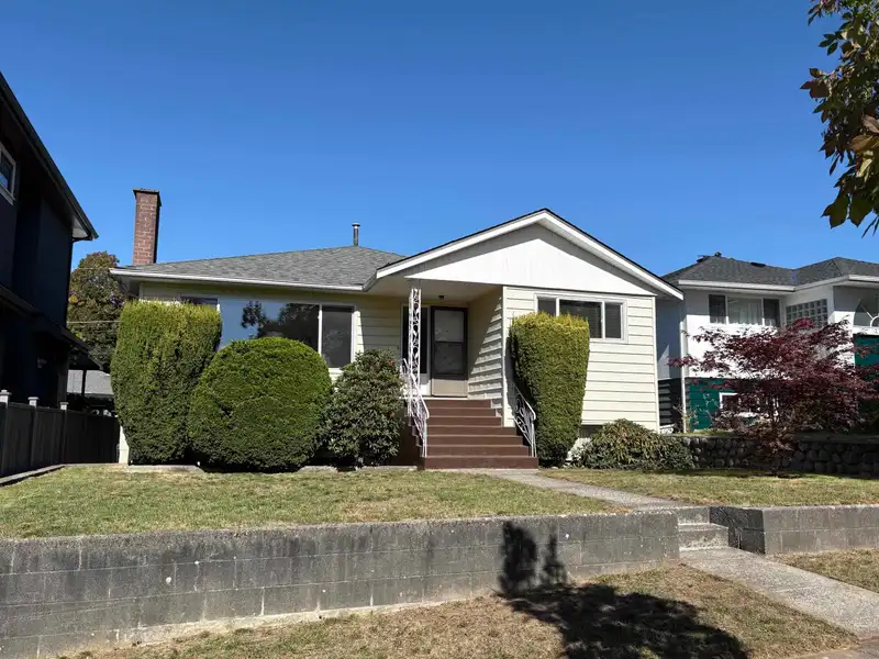2717 WAVERLEY AVENUE - photo 1 of 40