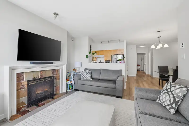 104 2080 E KENT SOUTH AVENUE - photo 4 of 37
