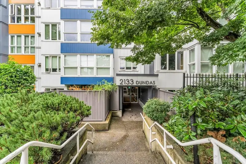 302 2133 DUNDAS STREET - photo 1 of 26