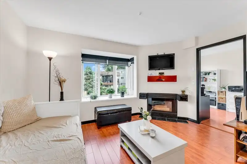 302 2133 DUNDAS STREET - photo 3 of 26