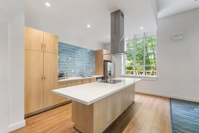 107 15436 31 AVENUE - photo 4 of 6