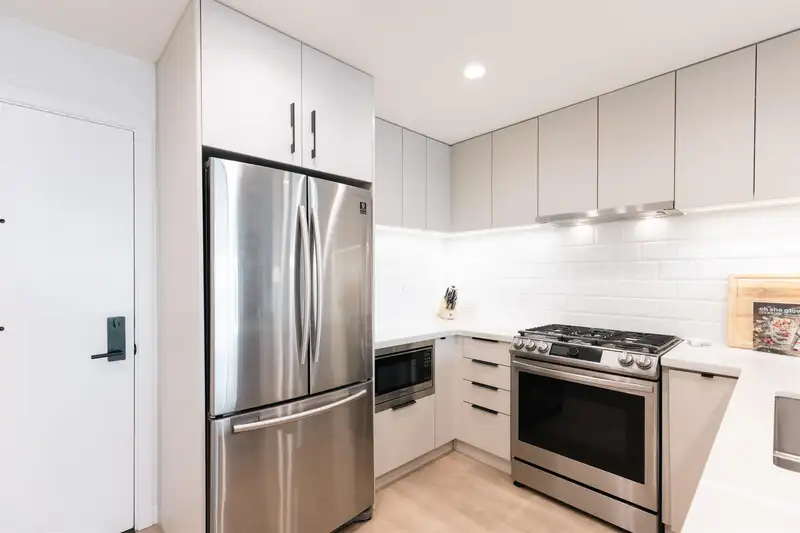 113 3018 ST GEORGE STREET - photo 2 of 35