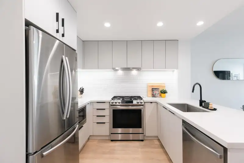 113 3018 ST GEORGE STREET - photo 3 of 35