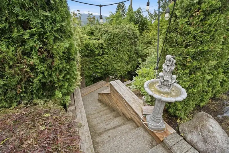 2206 PINECREST AVENUE - photo 2 of 40
