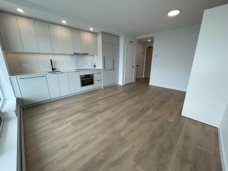 1210 13685 102 AVENUE - photo 2 of 23