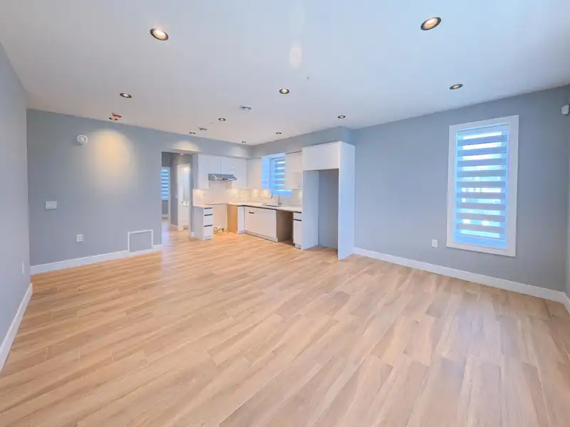 3 2557 W KING EDWARD AVENUE - photo 4 of 25