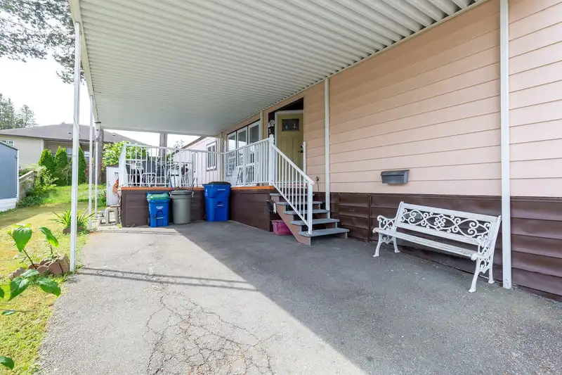 103 8224 134 STREET - photo 4 of 34