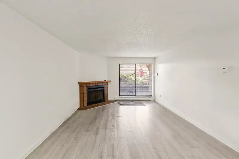 162 7293 MOFFATT ROAD - photo 3 of 23