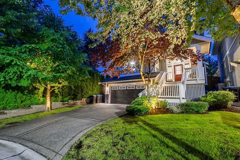 2155 NOVA SCOTIA AVENUE - photo 4 of 36