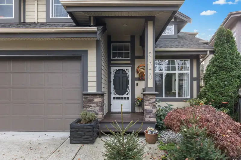 21770 95A AVENUE - photo 2 of 40