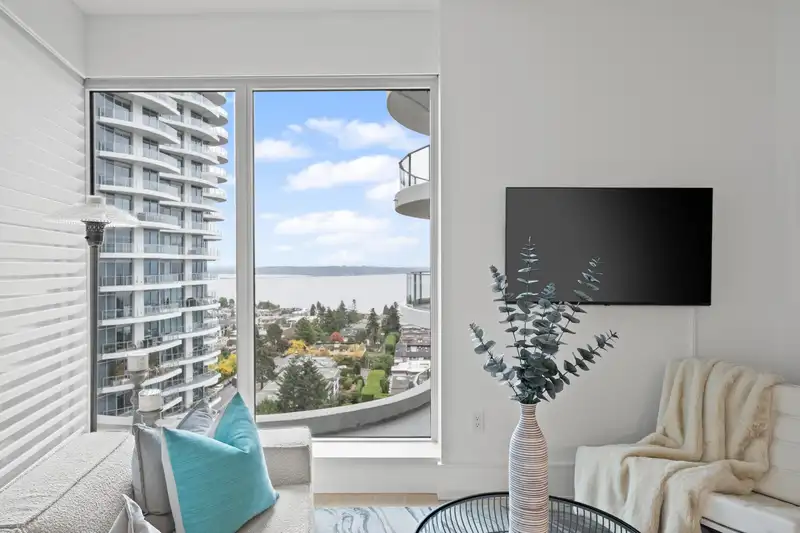 1504 1500 MARTIN STREET - photo 4 of 38