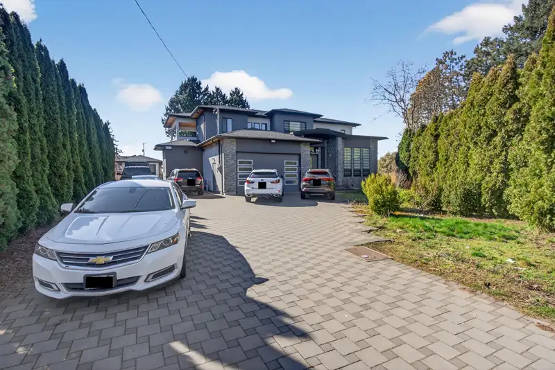 11890 GILMOUR CRESCENT - photo 1 of 39
