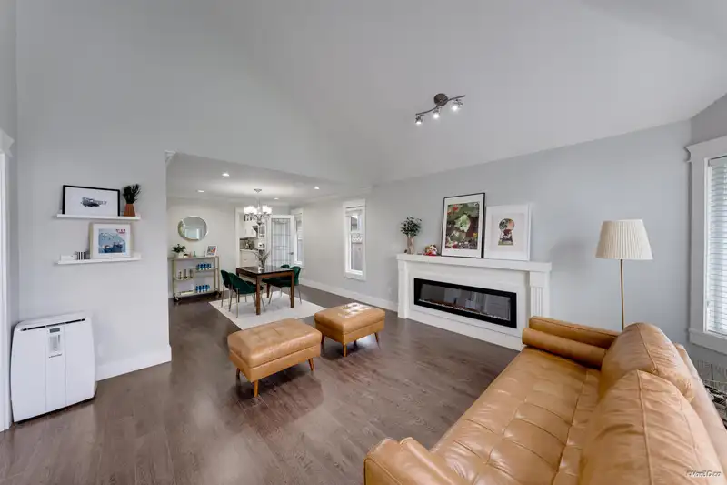 6288 CRESCENT PLACE - photo 4 of 37