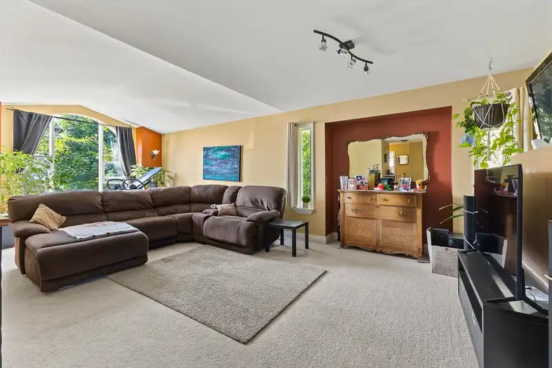 11012 KINGSTON STREET - photo 4 of 19