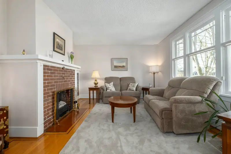3584 W 22ND AVENUE - photo 4 of 40