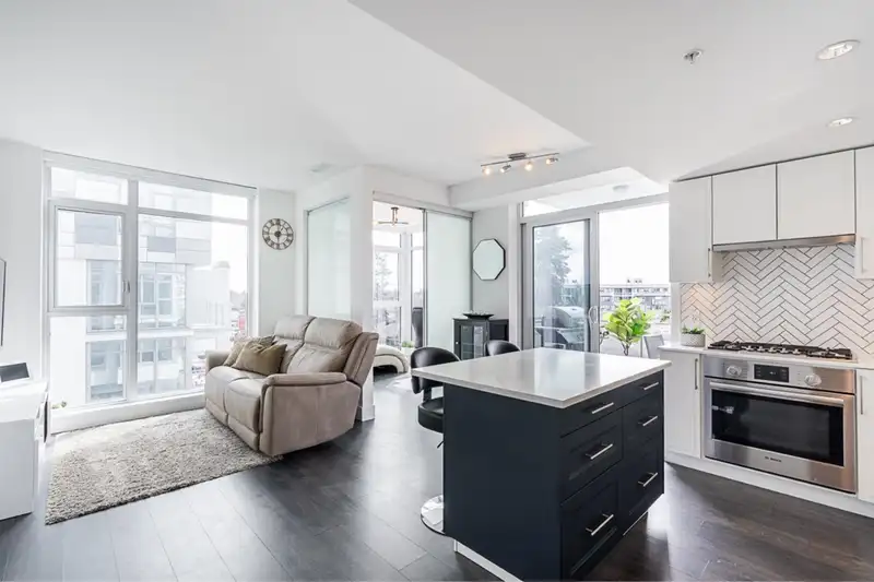 403 2435 KINGSWAY - photo 1 of 30