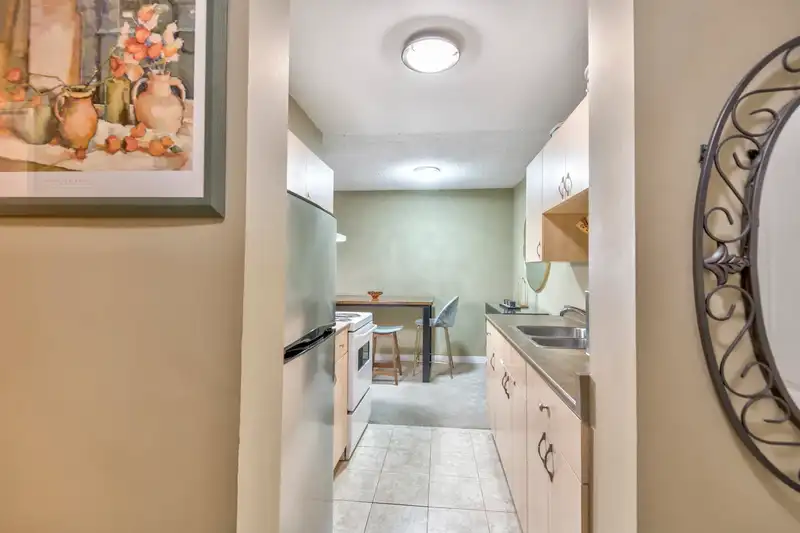 507 2016 FULLERTON AVENUE - photo 2 of 29