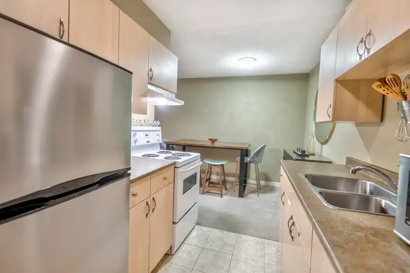 507 2016 FULLERTON AVENUE - photo 4 of 29