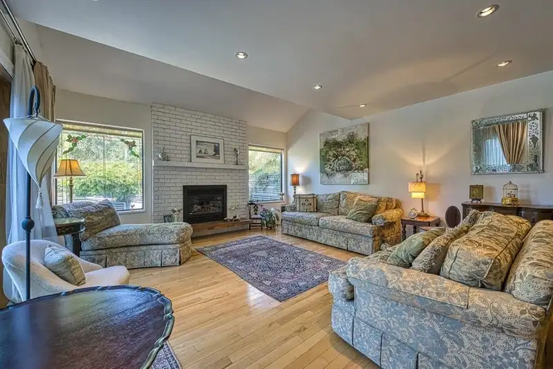8184 EAST BOULEVARD - photo 4 of 33