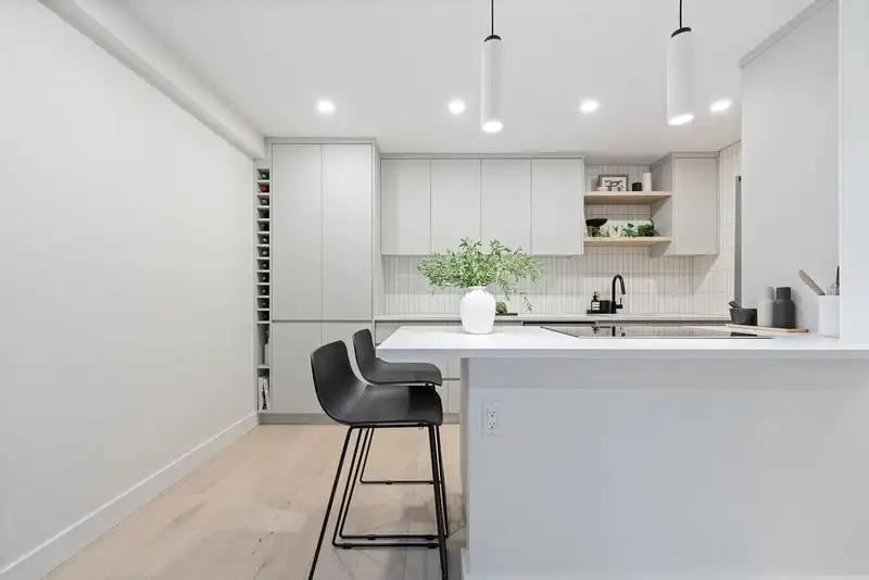 105 391 E 7TH AVENUE - photo 1 of 19