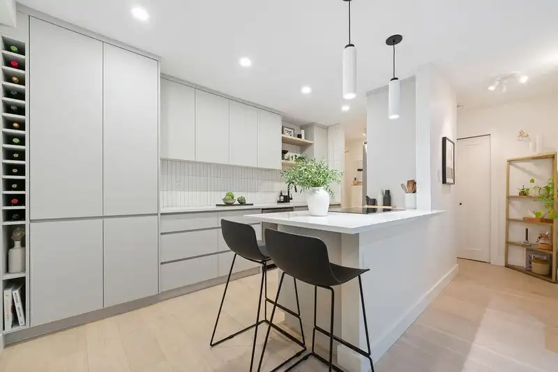 105 391 E 7TH AVENUE - photo 2 of 19