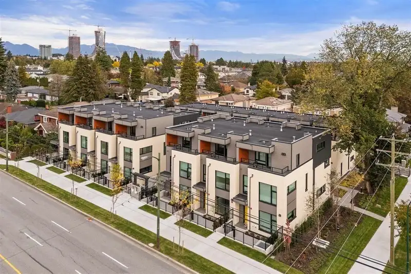 3 6768 OAK STREET - photo 1 of 7