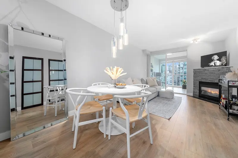 2803 939 HOMER STREET - photo 1 of 25