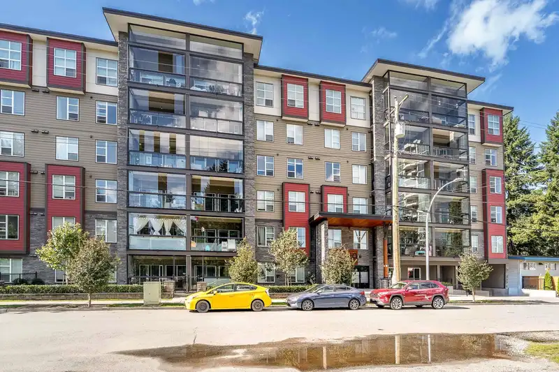 505 2649 JAMES STREET - photo 2 of 33