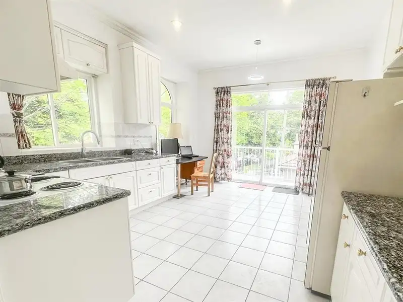 2505 CHARLES STREET - photo 4 of 17
