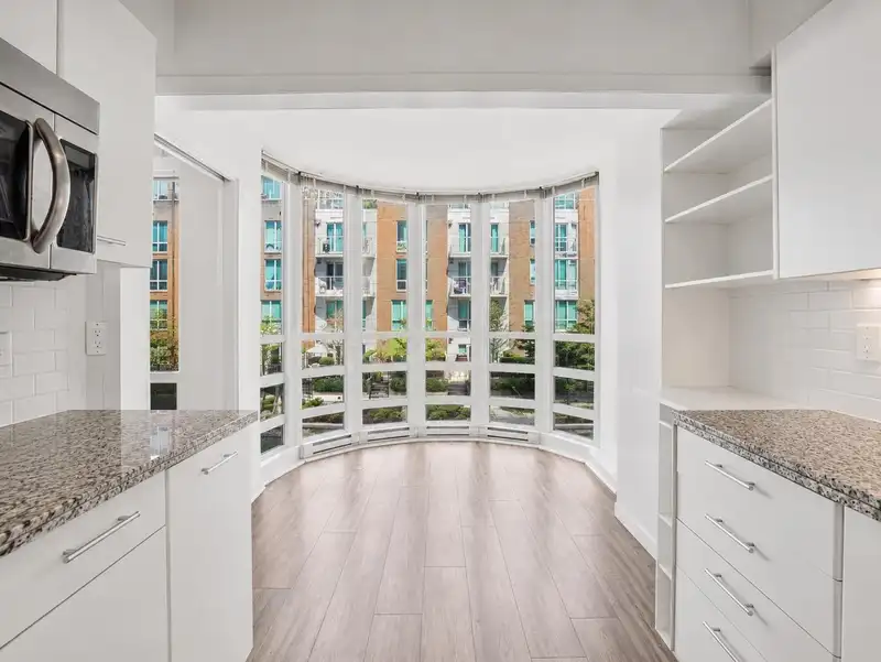 404 1501 HOWE STREET - photo 3 of 30