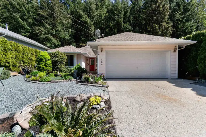 21454 RICHMOND DRIVE - photo 1 of 33
