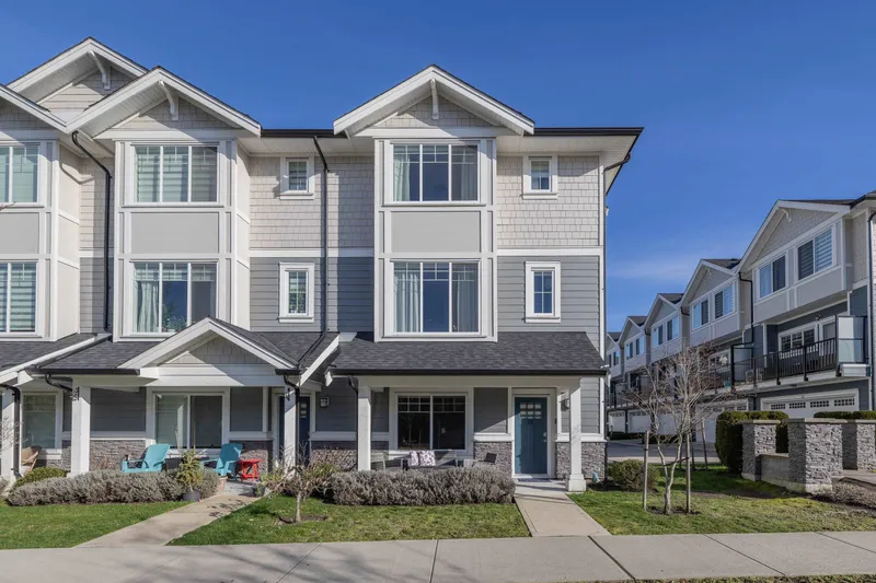 21 19483 74 AVENUE - photo 1 of 25