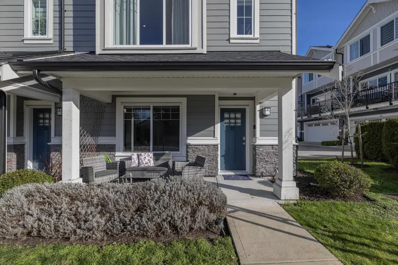 21 19483 74 AVENUE - photo 2 of 25