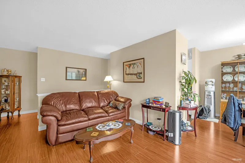 100 10200 4TH AVENUE - photo 2 of 25