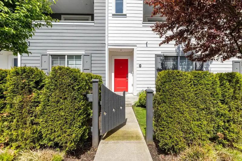 26 16337 15 AVENUE - photo 1 of 32