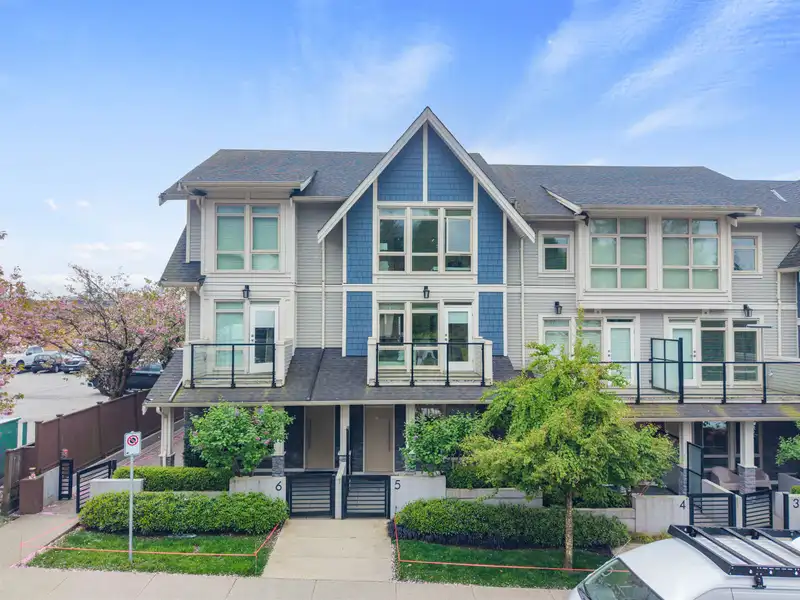 5 115 W QUEENS ROAD - photo 1 of 24