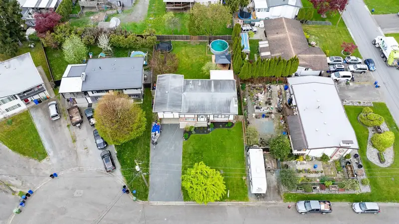 46489 HURNDALL CRESCENT - photo 3 of 40