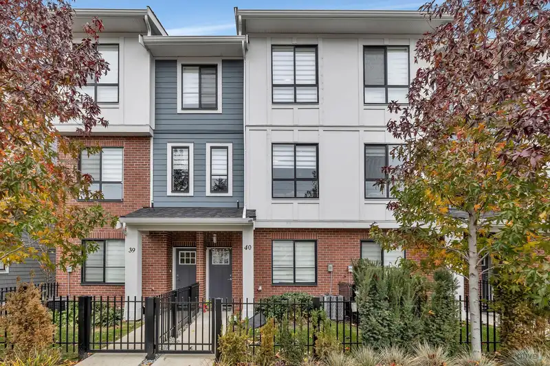 40 11556 72A AVENUE - photo 1 of 27